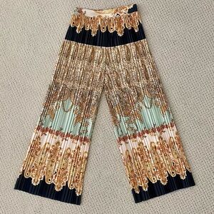 NWT H&M Pleated Pants